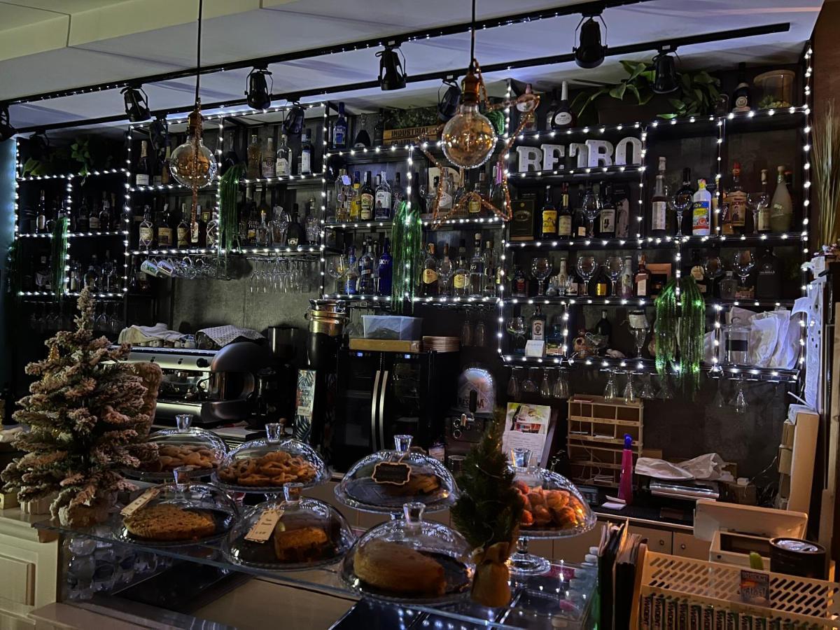 B&B Caffe Retro' Cisterna di Latina Exterior photo