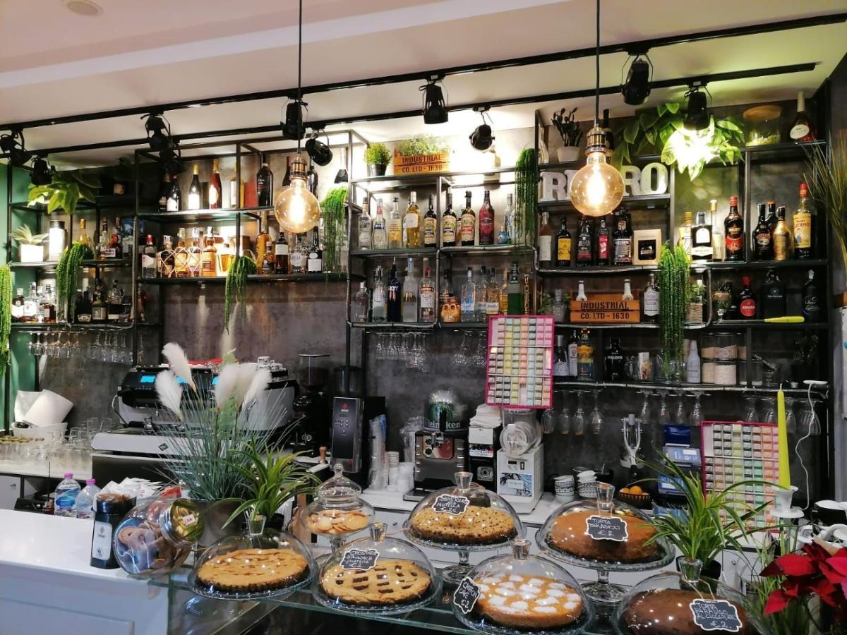 B&B Caffe Retro' Cisterna di Latina Exterior photo